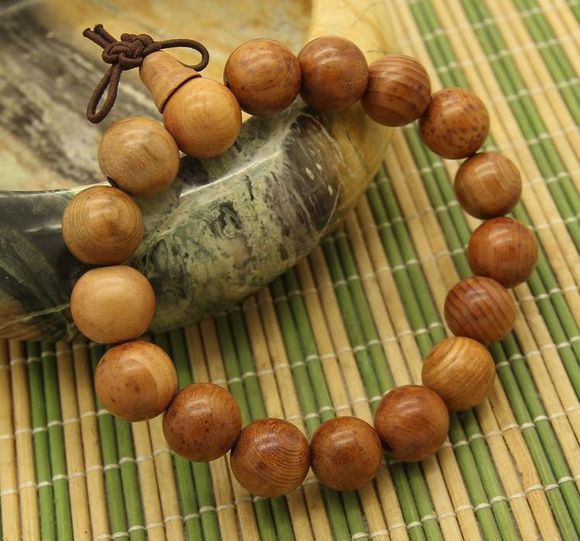 木质佛珠手串图片大全,女生可以戴的木质佛珠手串