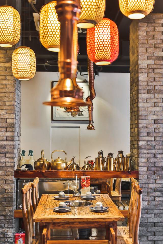 没有“马砂”怎么办？在白堤路这家天津范儿的“吃货大食堂”里，烧烤、火锅、麻小、炒海鲜可以轮番PK到凌晨2点！