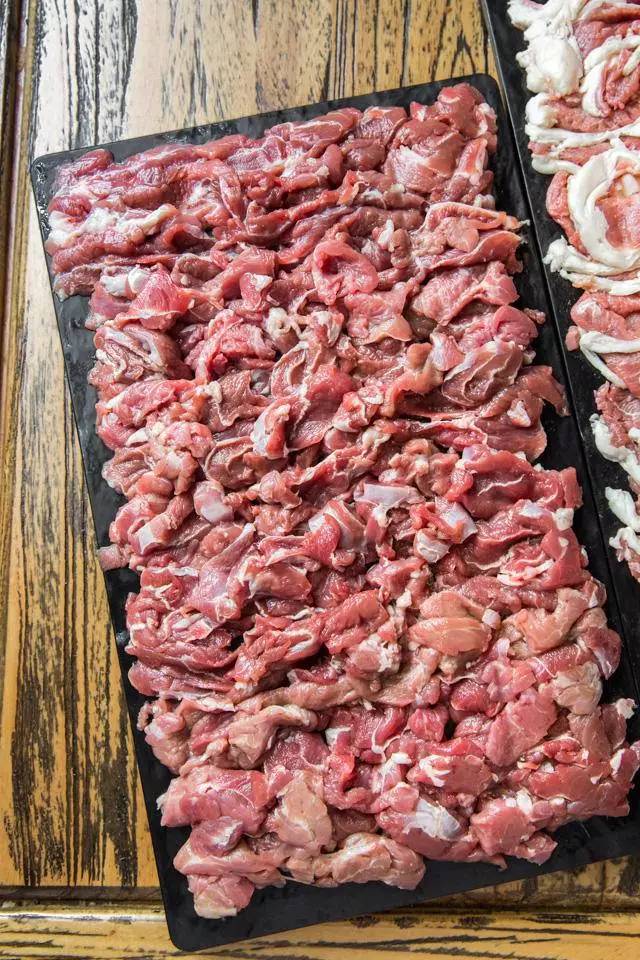 没有“马砂”怎么办？在白堤路这家天津范儿的“吃货大食堂”里，烧烤、火锅、麻小、炒海鲜可以轮番PK到凌晨2点！