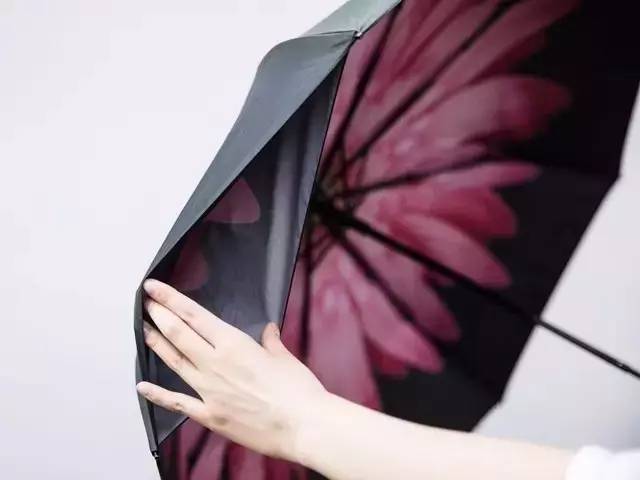 夏天必备神器防晒伞还怕被晒黑,夏天遮阳伞能防晒吗