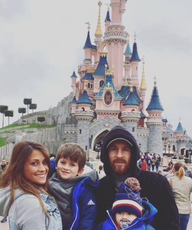 30岁球王娶了9岁一见钟情的女孩，时间易逝，唯爱不变