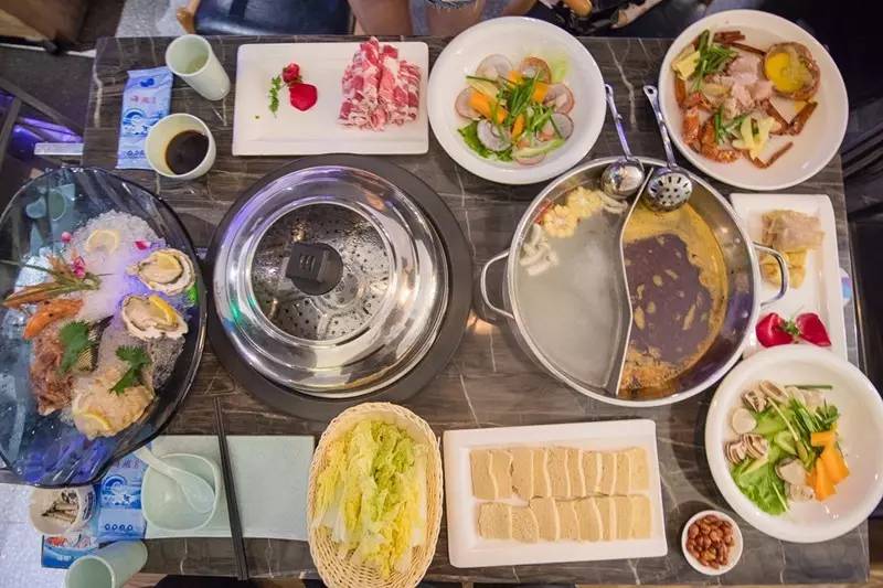 100元吃海鲜自助！不限量！敞开吃！红虾三文鱼象拔蚌银鳕鱼……我要把武林路这家海鲜渔市吃到空！