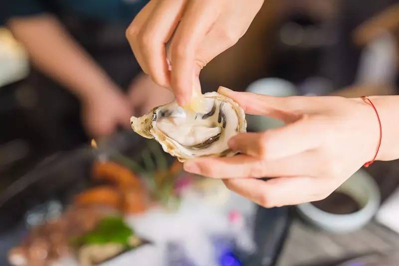 100元吃海鲜自助！不限量！敞开吃！红虾三文鱼象拔蚌银鳕鱼……我要把武林路这家海鲜渔市吃到空！