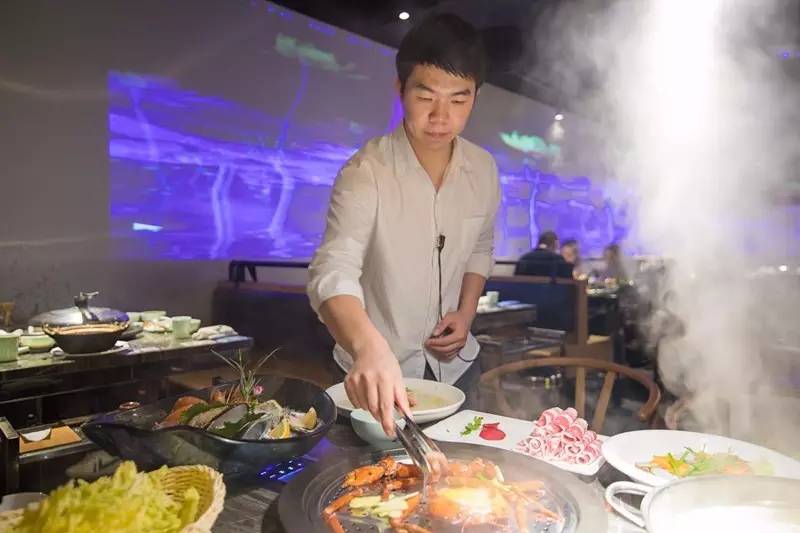 100元吃海鲜自助！不限量！敞开吃！红虾三文鱼象拔蚌银鳕鱼……我要把武林路这家海鲜渔市吃到空！