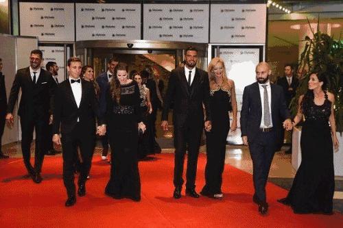 30岁球王娶了9岁一见钟情的女孩，时间易逝，唯爱不变