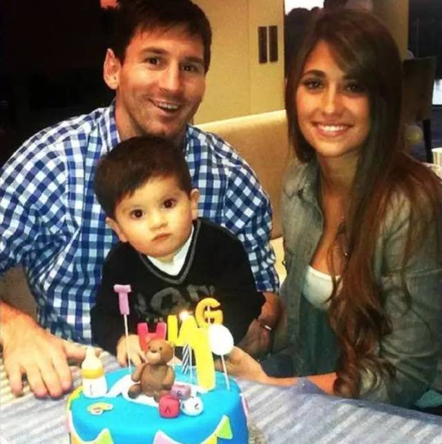 30岁球王娶了9岁一见钟情的女孩，时间易逝，唯爱不变