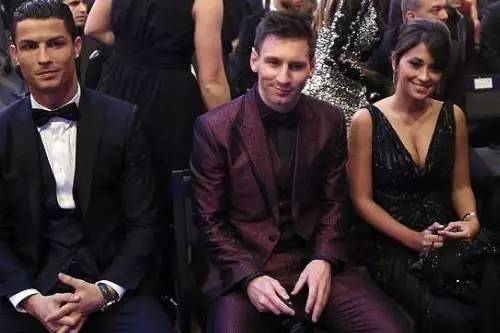 30岁球王娶了9岁一见钟情的女孩，时间易逝，唯爱不变