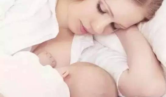 夏季给宝宝用痱子粉还是爽身粉,新生婴儿用痱子粉好还是爽身粉好