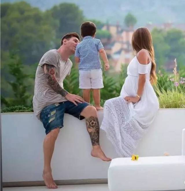 30岁球王娶了9岁一见钟情的女孩，时间易逝，唯爱不变