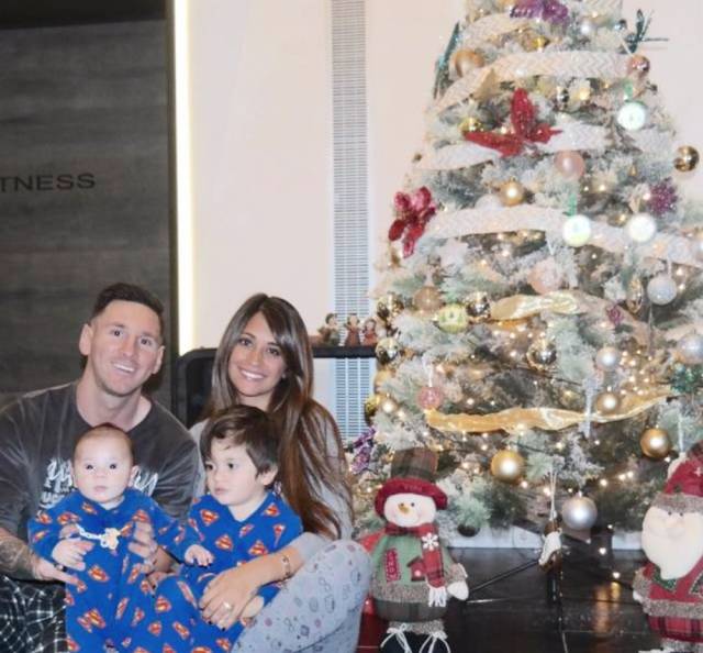 30岁球王娶了9岁一见钟情的女孩，时间易逝，唯爱不变