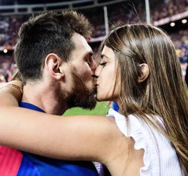 30岁球王娶了9岁一见钟情的女孩，时间易逝，唯爱不变