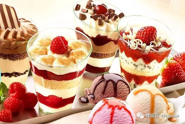 天热想喝冷饮是怎么回事,热天喝冷饮为什么头会疼