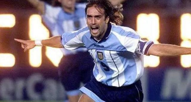 世界足坛十大伤感球星,天下足球世界杯十大悲情人物