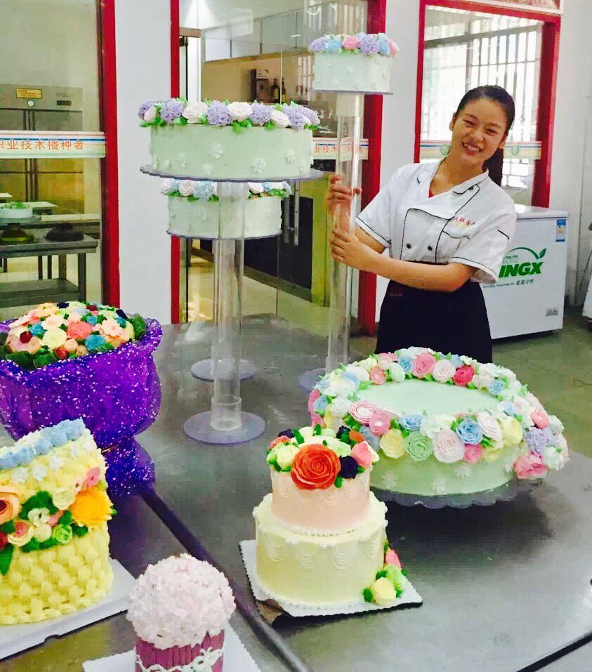 学习做蛋糕？哪里可以学西点？裱花新手看过来~全套的裱花嘴使用技巧打包好了，拿走不谢~