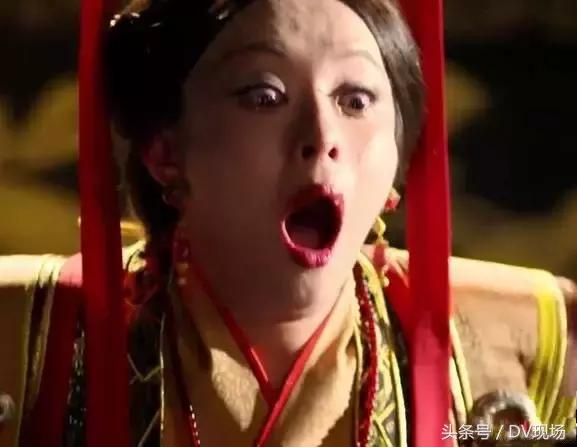 靓女注意！肇庆街头出现变态猥琐男，公交车站*拍偷**女性裙底