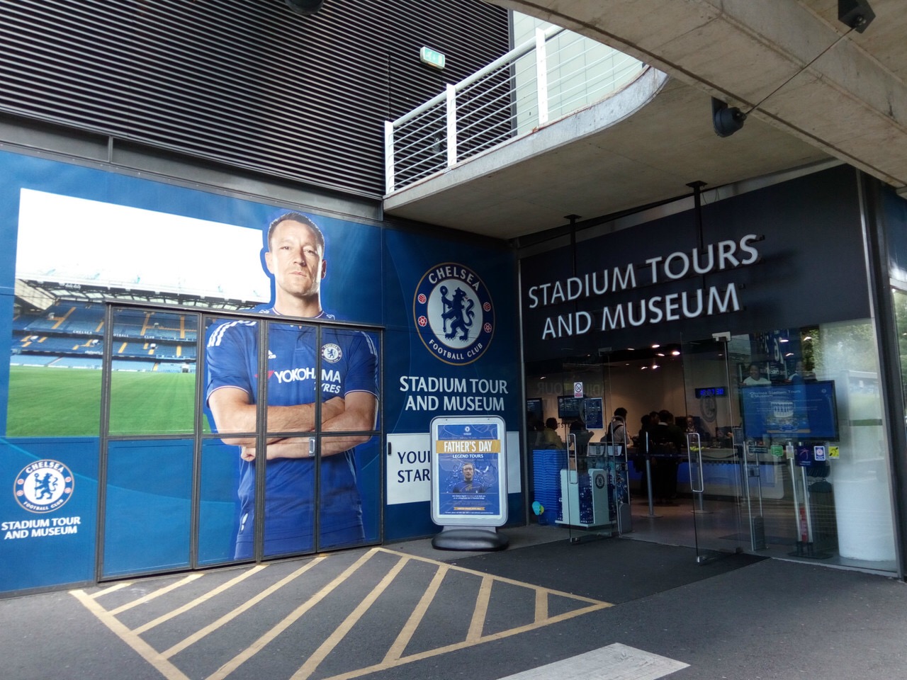 斯坦福桥球场场地小,斯坦福桥球场离玻璃碗球场多远