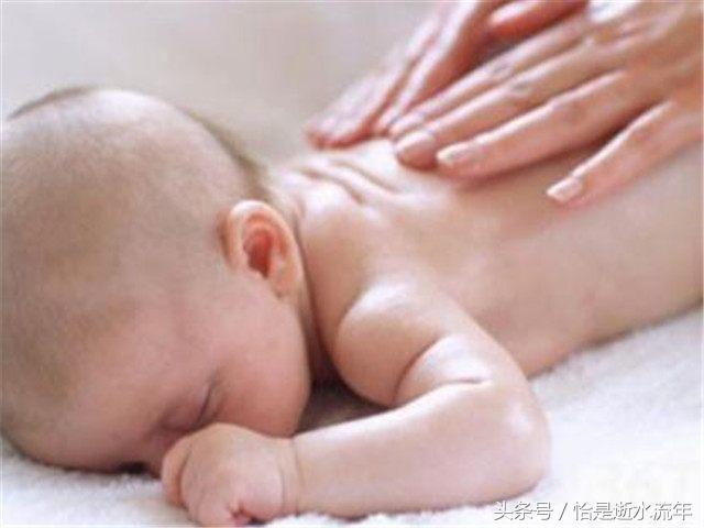 七个月宝宝趴着睡,一岁多宝宝趴着睡