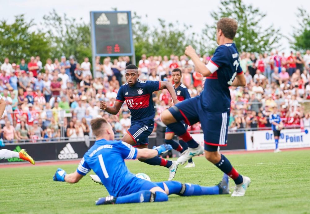 鲁尼在埃弗顿对曼联,鲁尼哪年离开曼联回归埃弗顿