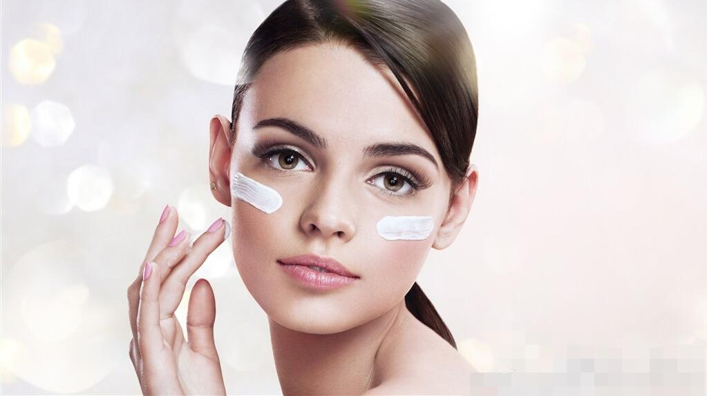 皮肤干燥的人如何正确洗脸,如何正确不伤皮肤洗脸