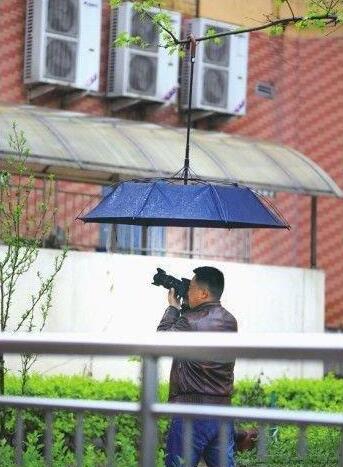 姑娘，我要是追上你就得履行承诺哦，可不要反悔哦