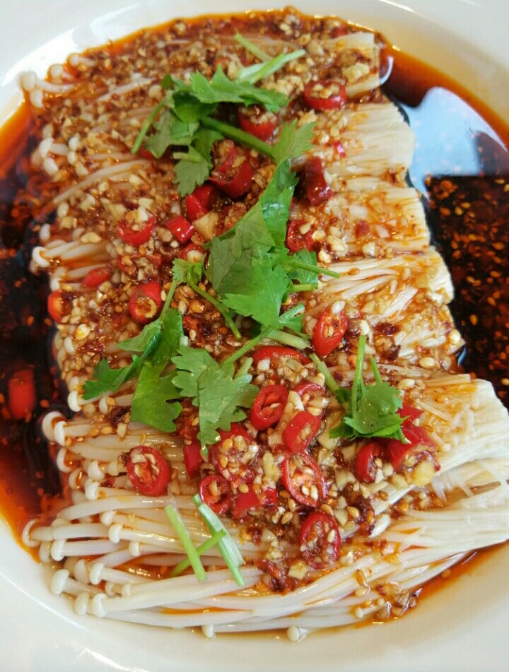 麻辣拌金针菇的10道做法,凉拌爽口金针菇教程