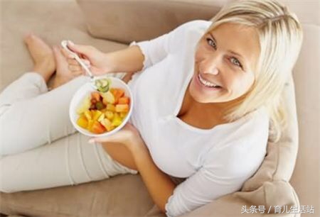 顺产第一天需要注意哪些事项,顺产后睡姿和注意事项无侧切