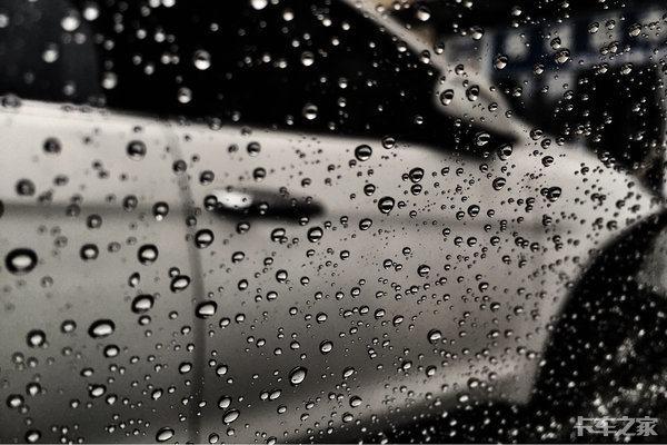 推荐雨天开车神器,冬天开车不怕起雾的神器