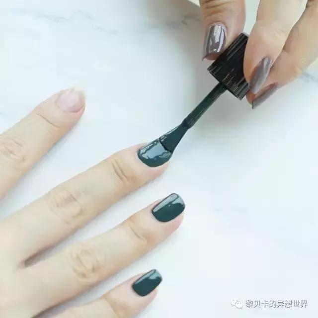 夏日冰透色指甲油,夏季指甲油又显白又霸气的颜色