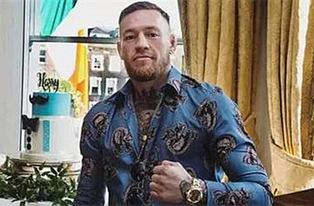 这些世界格斗王者以前都是干嘛的？嘴炮以前是钢管工，菲多是消防员，凯恩是踢足球的