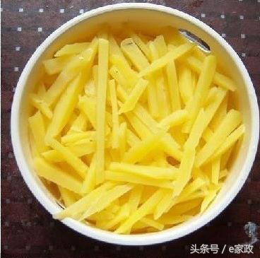 土豆做薯条家庭自制做法,番茄酱薯条家庭自制做法