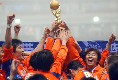 鲁能裁判李霄鹏,鲁能骂裁判视频