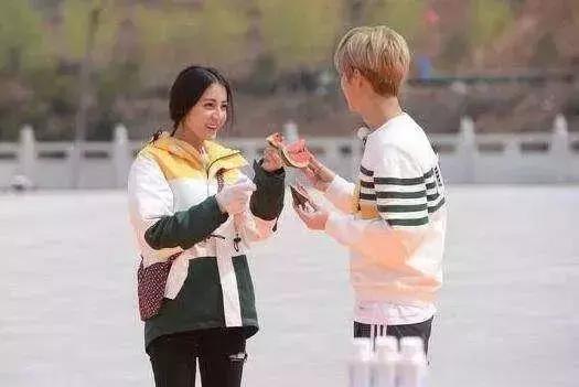 鹿晗迪丽热巴与鹿晗乔欣对比,鹿晗乔欣和鹿晗热巴