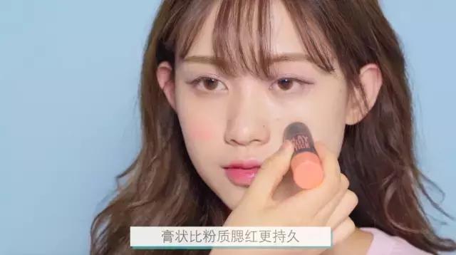 怎样化妆不会浮妆,夏天晕妆的正确化妆方法