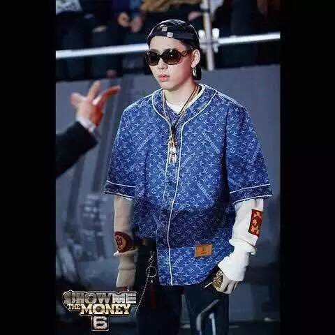 lvsupreme联名款牛仔外套,lv衣服上面有个supreme联名是真的吗