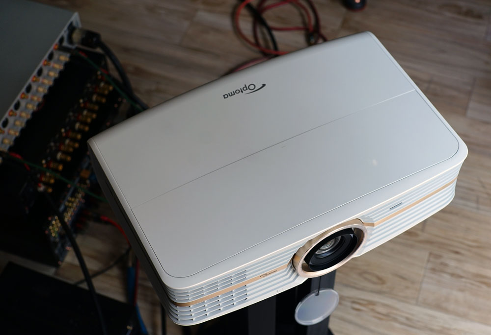 奥图码高流明4k投影机,奥图码uhd506投影机测评