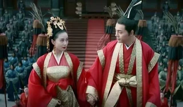 醉玲珑开播盛典陈伟霆做动作,陈伟霆在醉玲珑中被吐槽