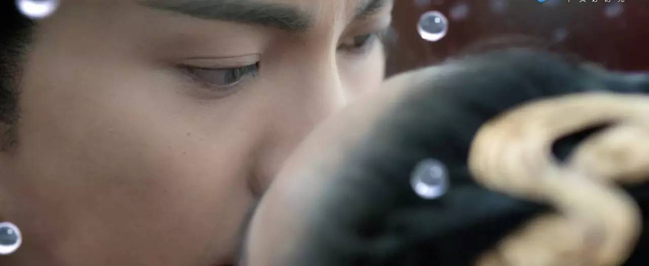 醉玲珑开播盛典陈伟霆做动作,陈伟霆在醉玲珑中被吐槽