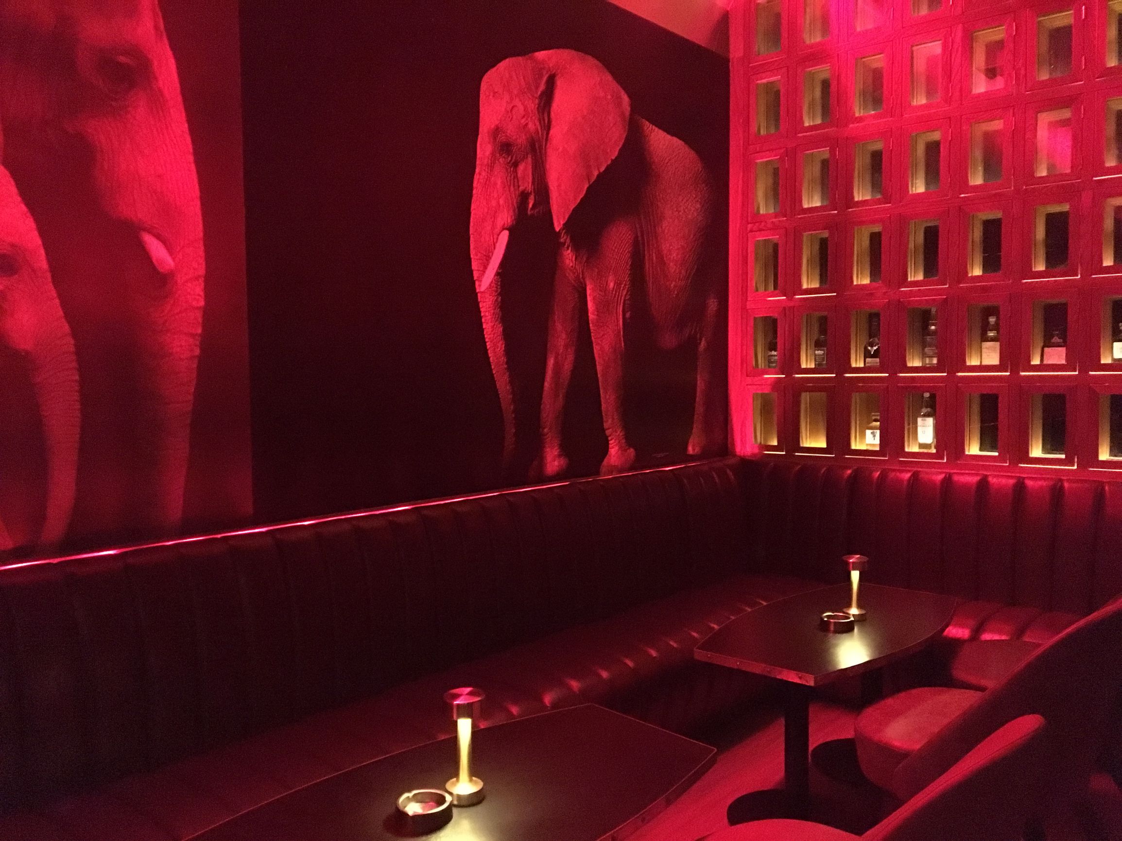 朋友开个店，卖酒的！一滴入魂Slogan！