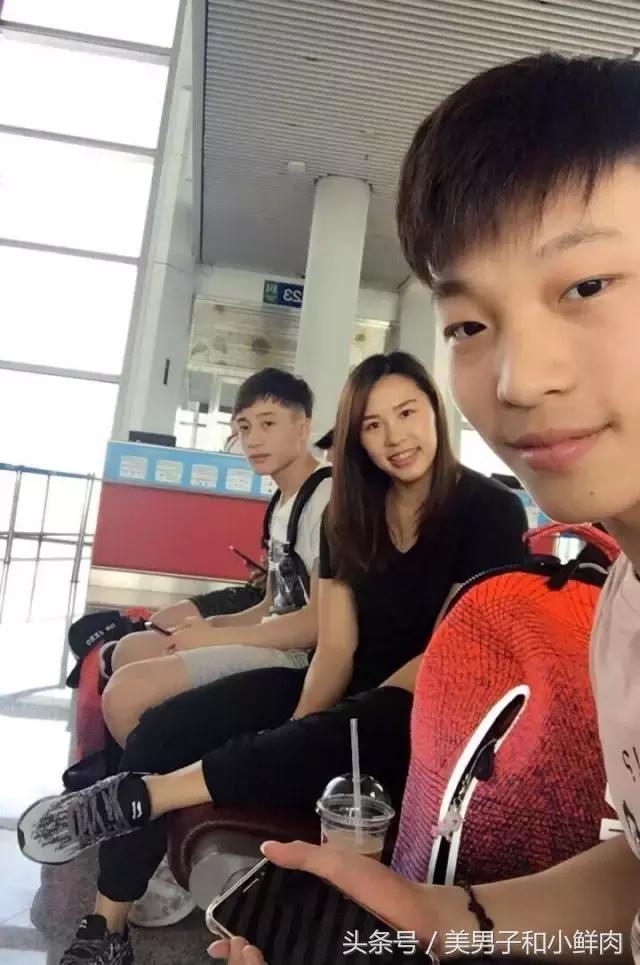 跳水运动员高颜值,跳水冠军练俊杰帅吗