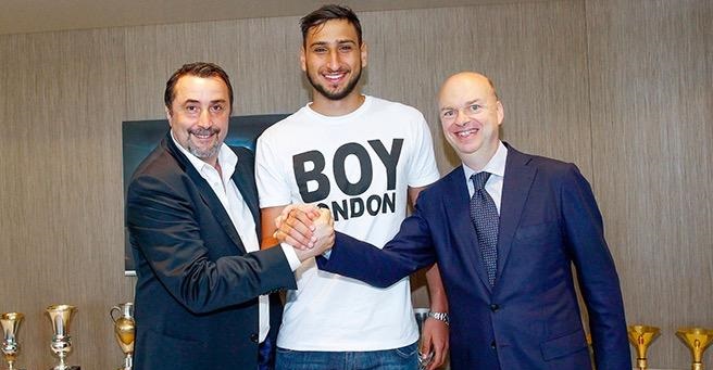 读品：球场*力暴**下的策划者｜《肆榜》扫描尤文图斯｜最尴尬续约｜