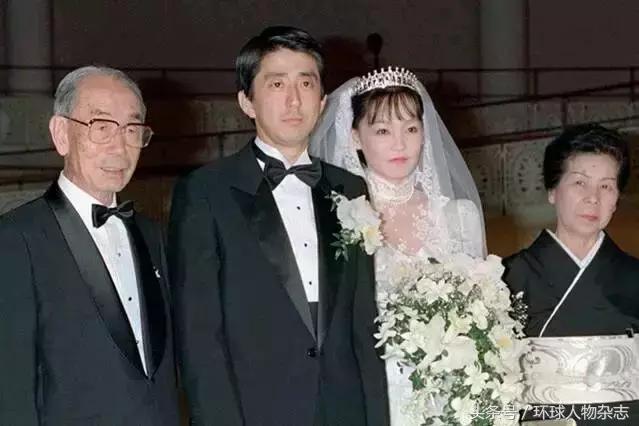 前景不利，后院失火，最近安倍过得很闹心，都是因为这两个女人