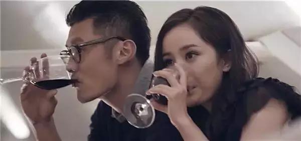 香港人很喜欢喝酒吗,周润发来一瓶82年的拉菲