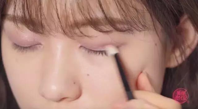 怎样化妆不会浮妆,夏天晕妆的正确化妆方法