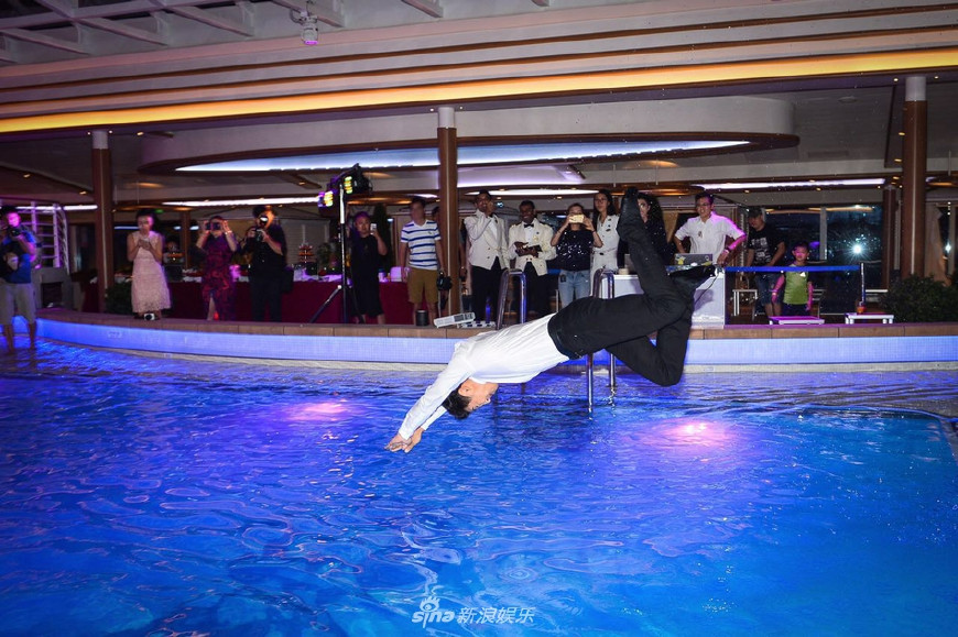 叶一茜田亮秀恩爱视频,田亮叶一茜15周年结婚纪念日