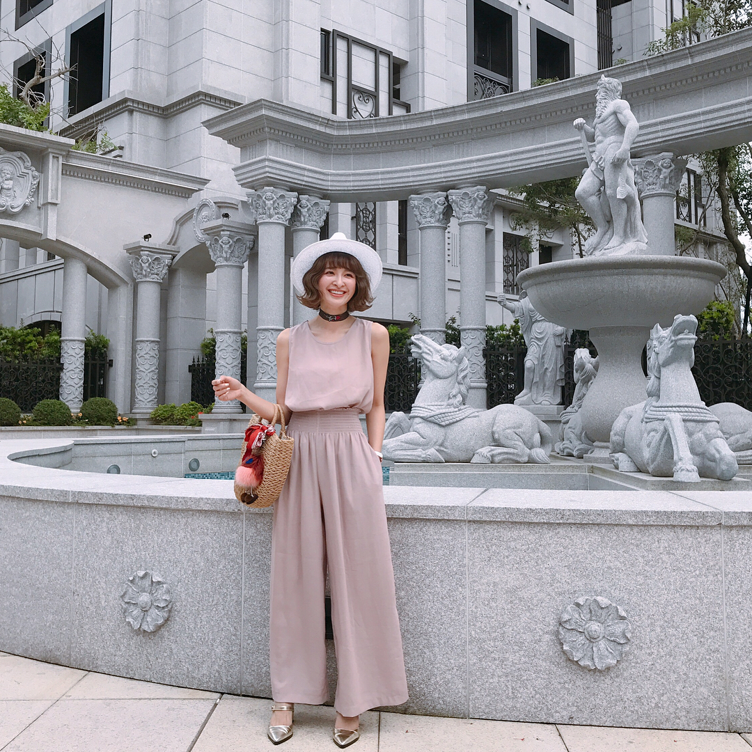 蓝色草帽海边度假,玩转海边度假风