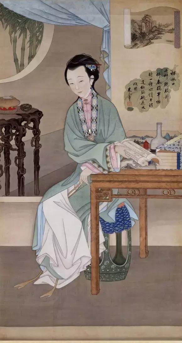 眉弯新月，慢绾青丝发