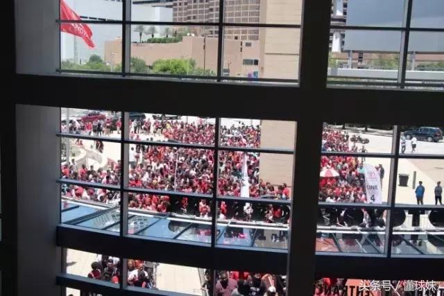 保罗正式亮相火箭！但相对于CP，火箭3号我们更容易想起他