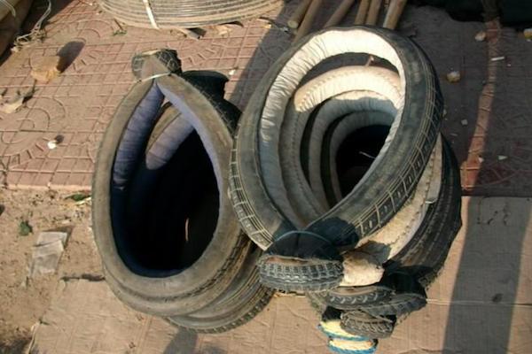 农村套牲口用的套引子，成了人们喜爱的U型枕头