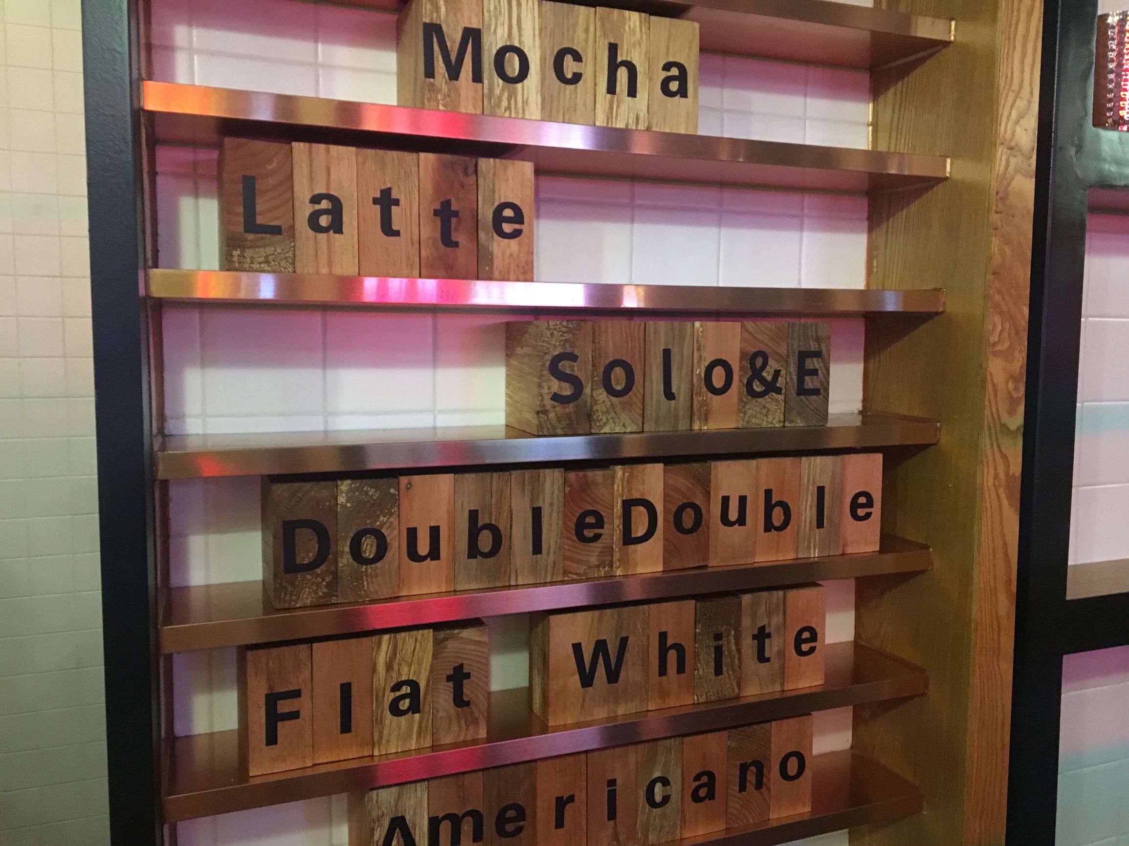 朋友开个店，卖酒的！一滴入魂Slogan！