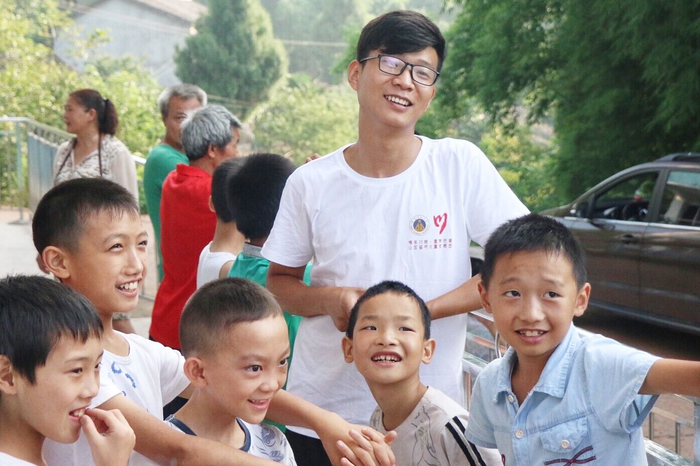 七月赴巴蜀，相逢似归来